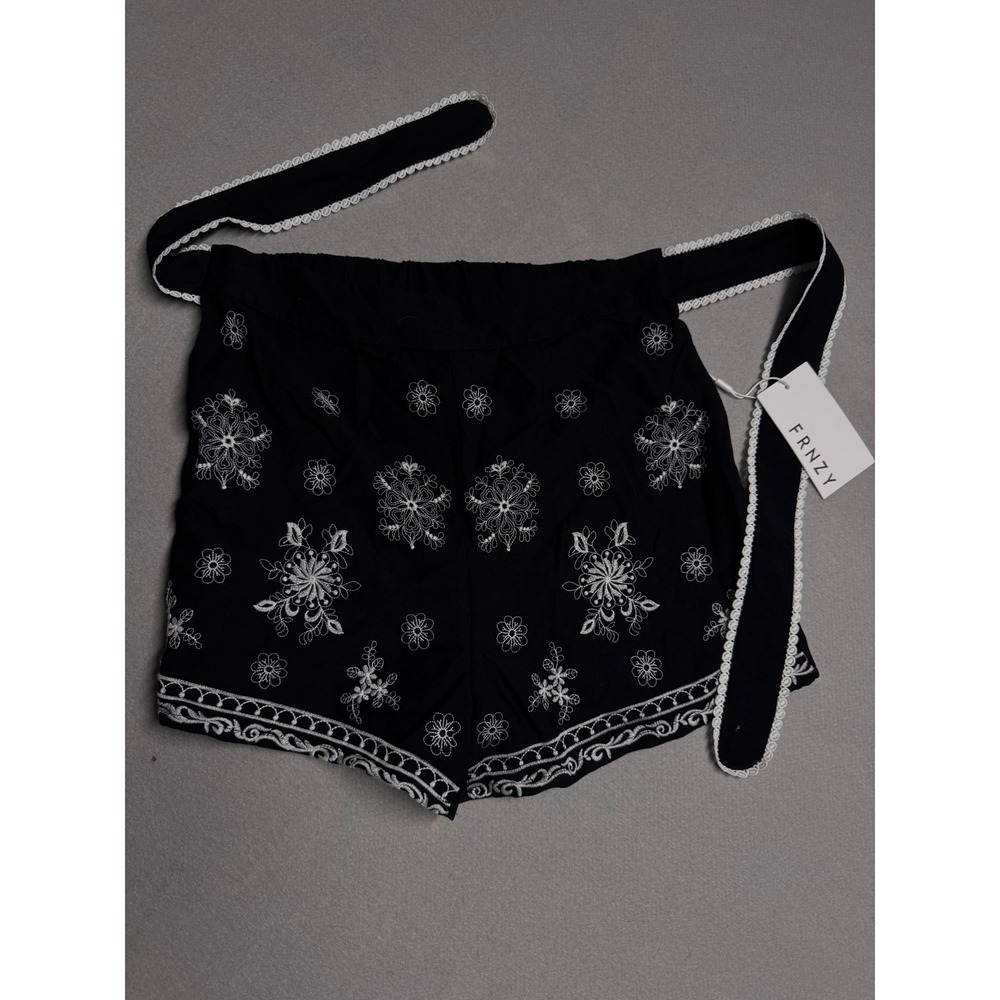 FRNZY Womens Black Floral Embroidered Shorts Lace‎ Trim Tie Belt Boho Small NWT